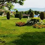 Riviera Complex 6 *