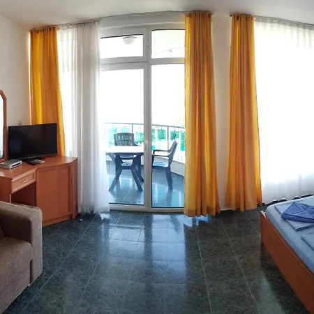 Riviera Complex 6 Szálloda *